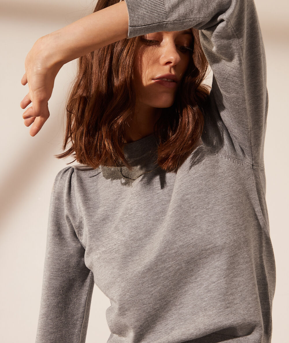 Jersey de punto con hombreras c.gris jaspeado.