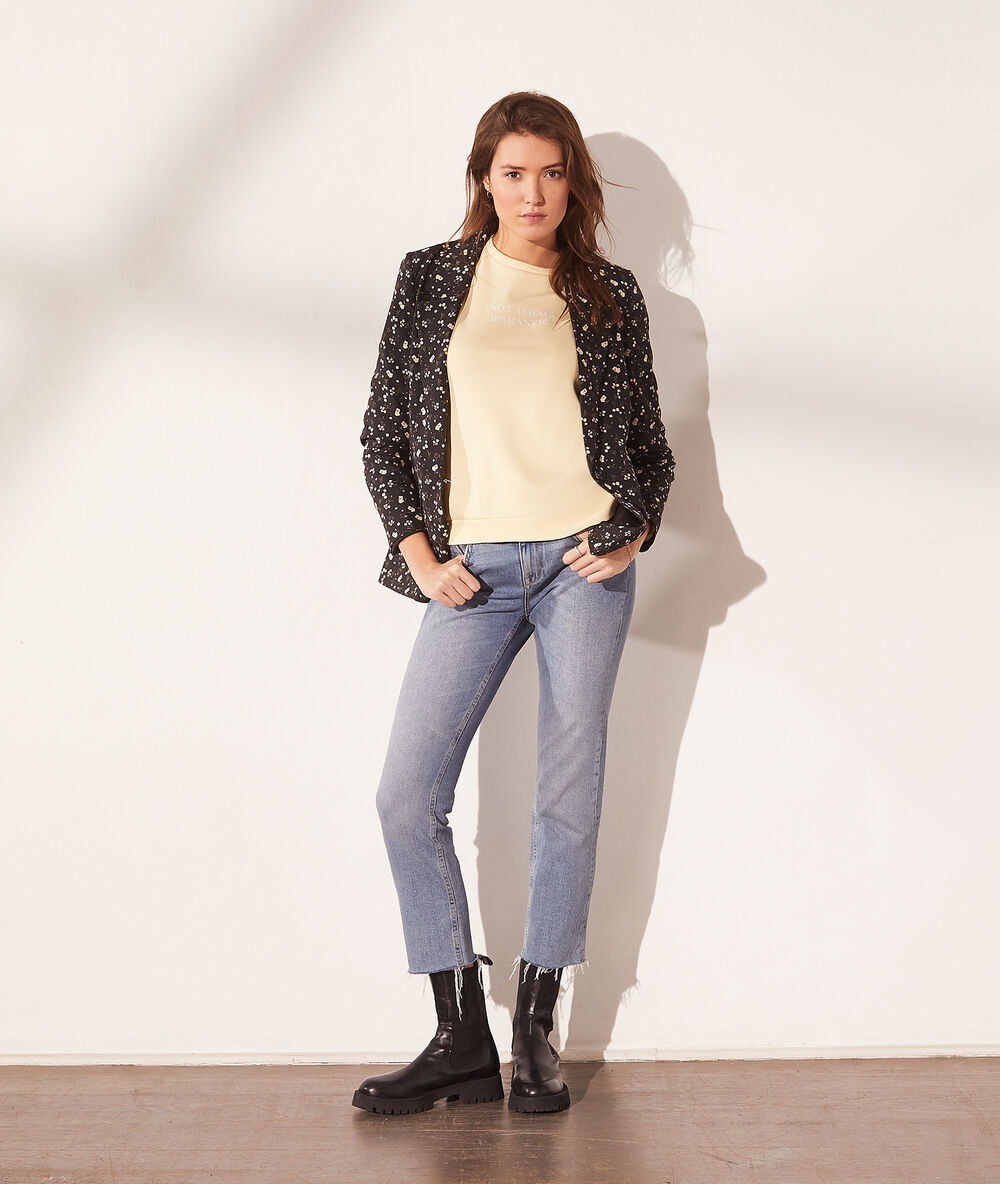 Americana entallada estampado floral negro.