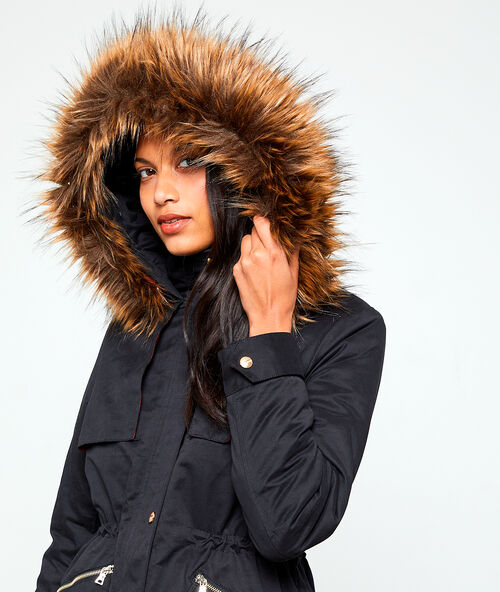 Parka forrada con capucha negro.