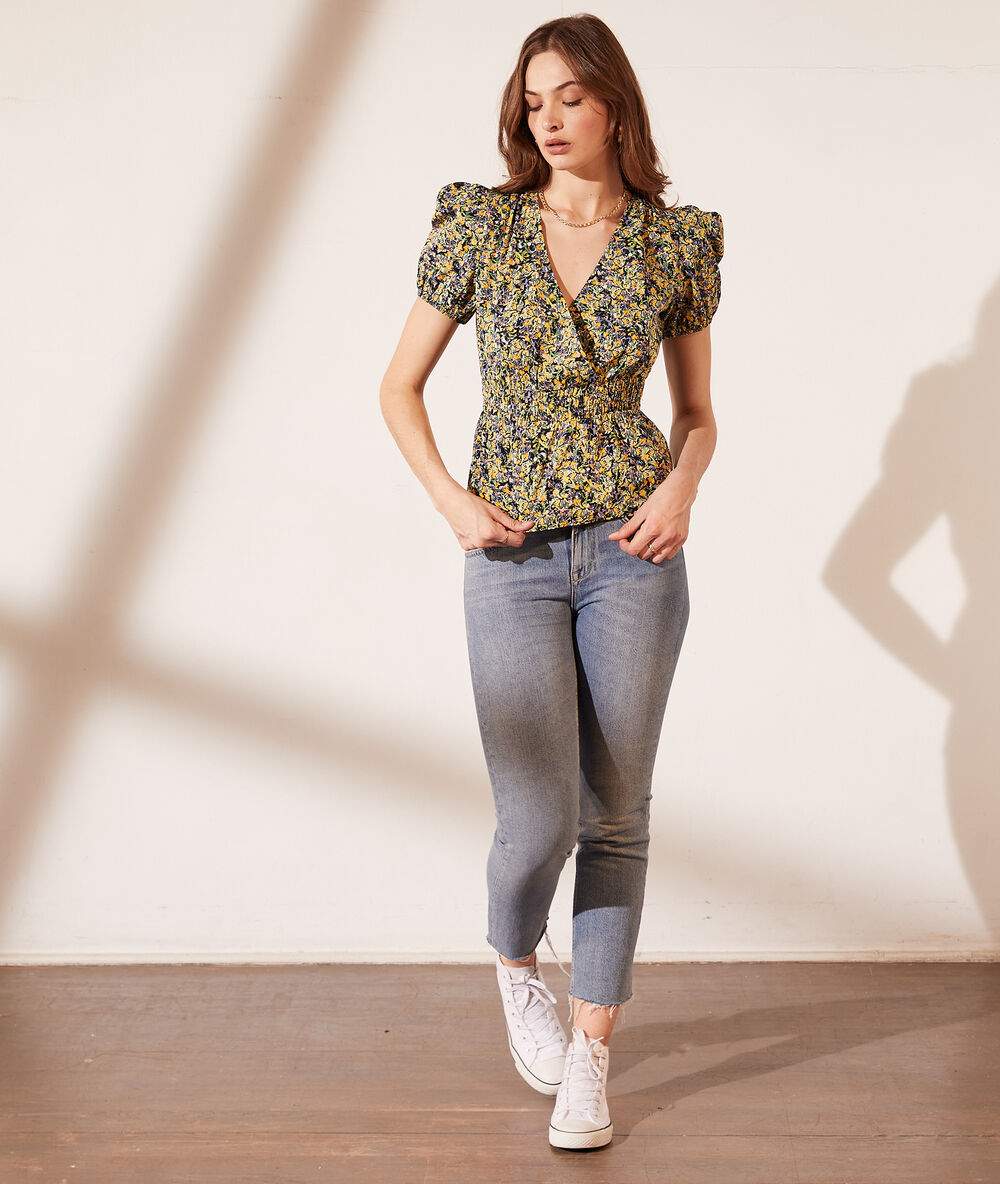 Blusa mangas abullonadas negro.