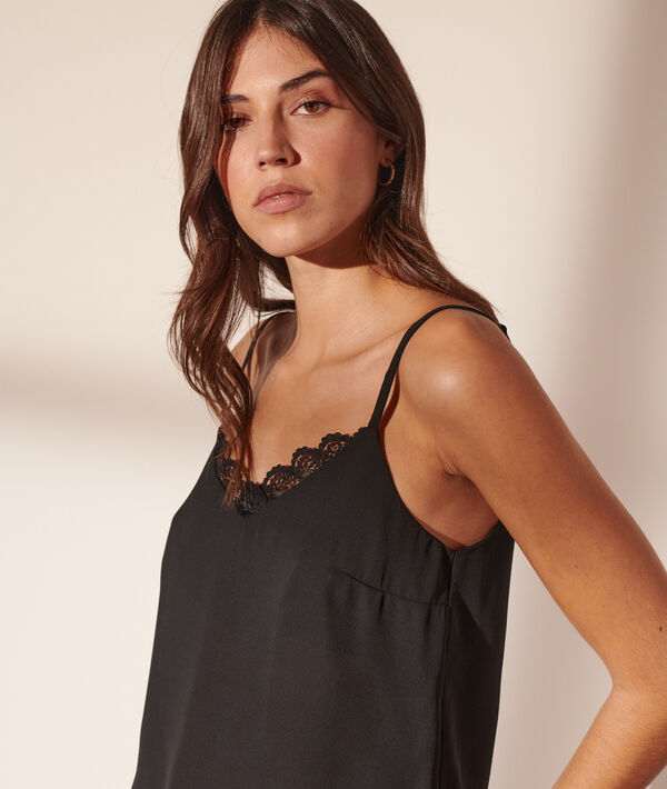 Camisola escotada de encaje Camisola escotada de encaje