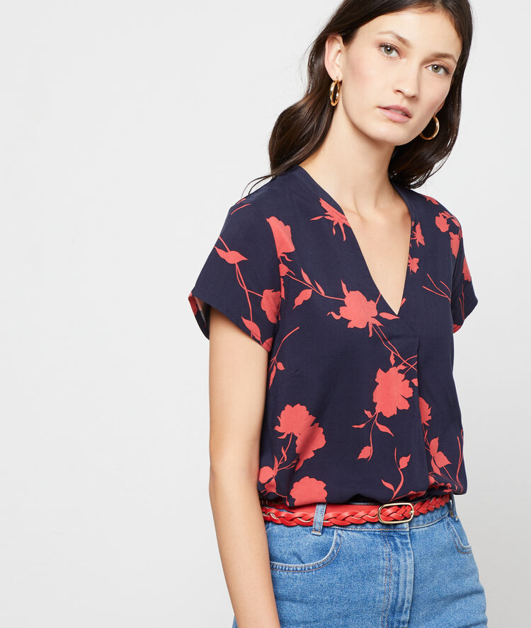 Top estampado floral azul marino.