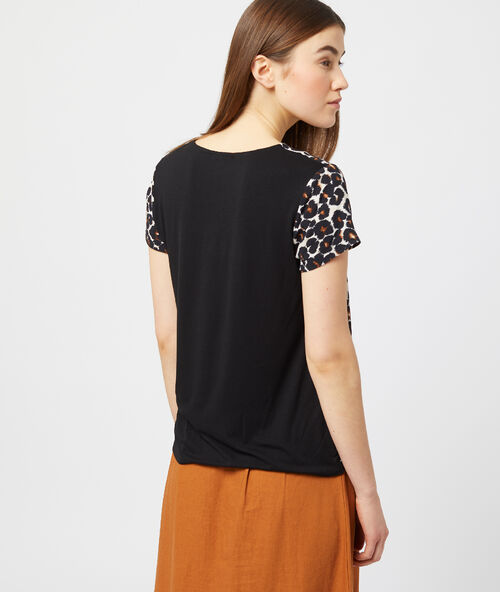 Camiseta estampado de leopardo negro.