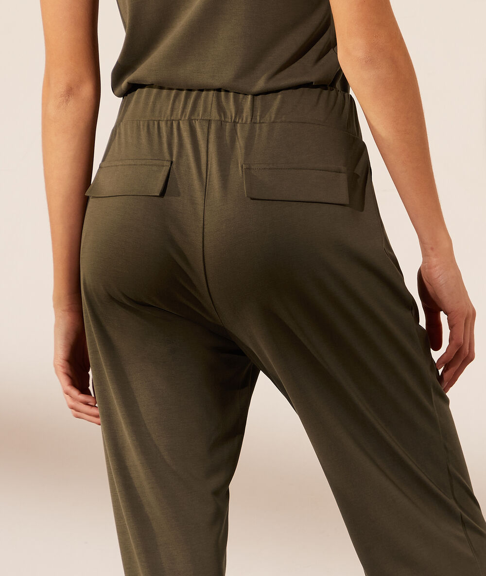 Pantalón jogger c.kaki.