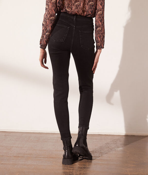 Pantalón vaquero estrecho Pantalón vaquero estrecho
