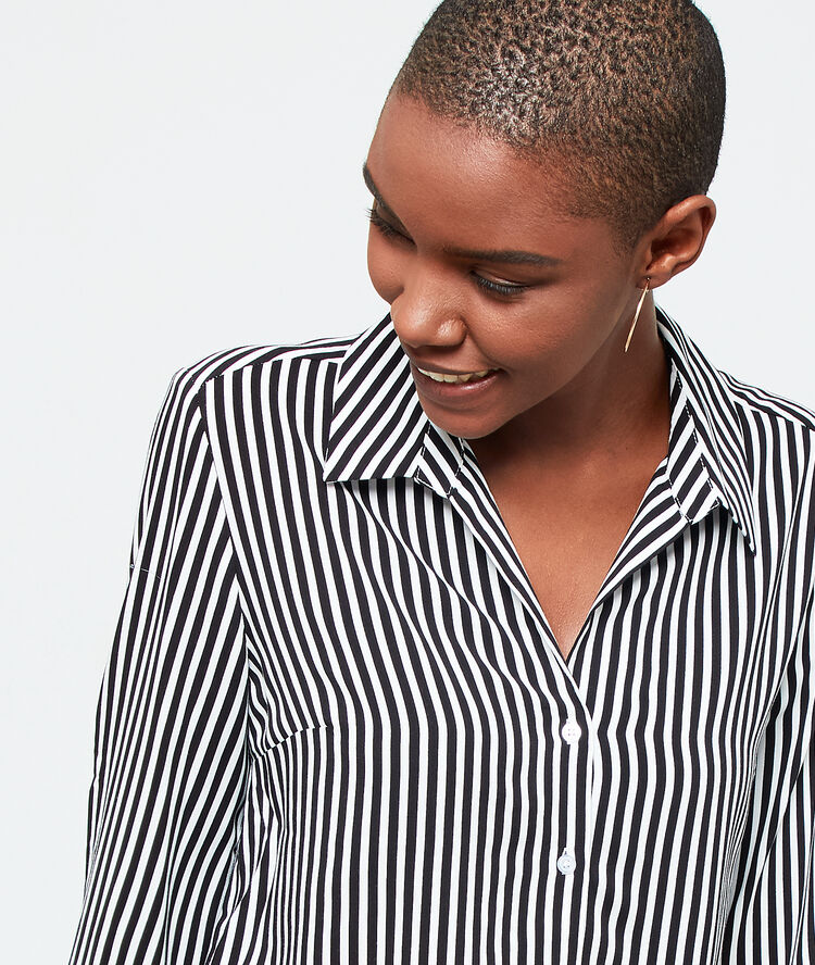 Camisa a rayas negro.