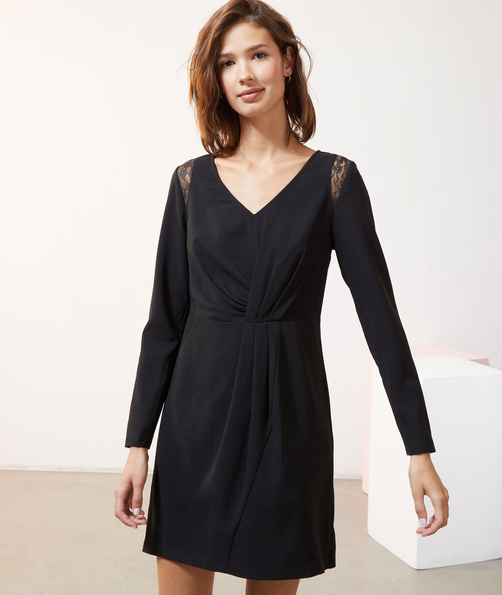 Robe froncée détails dentelle noir.