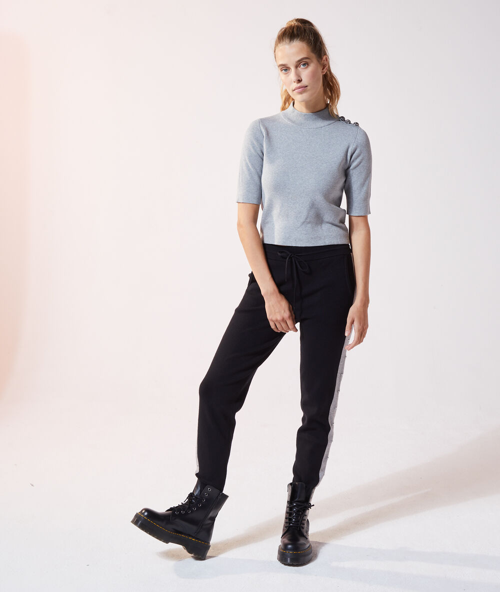 Jersey fino con botones laterales c.gris jaspeado.