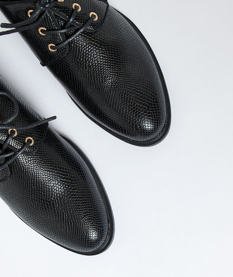 Derbies efecto escamas negro.