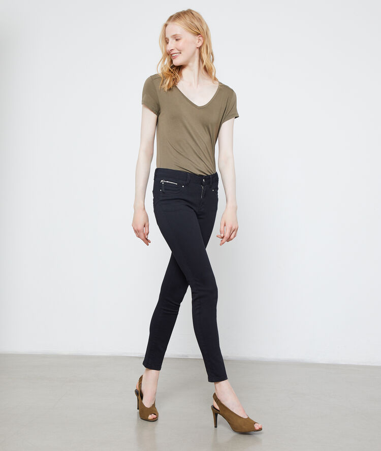 Pantalón ajustado negro.