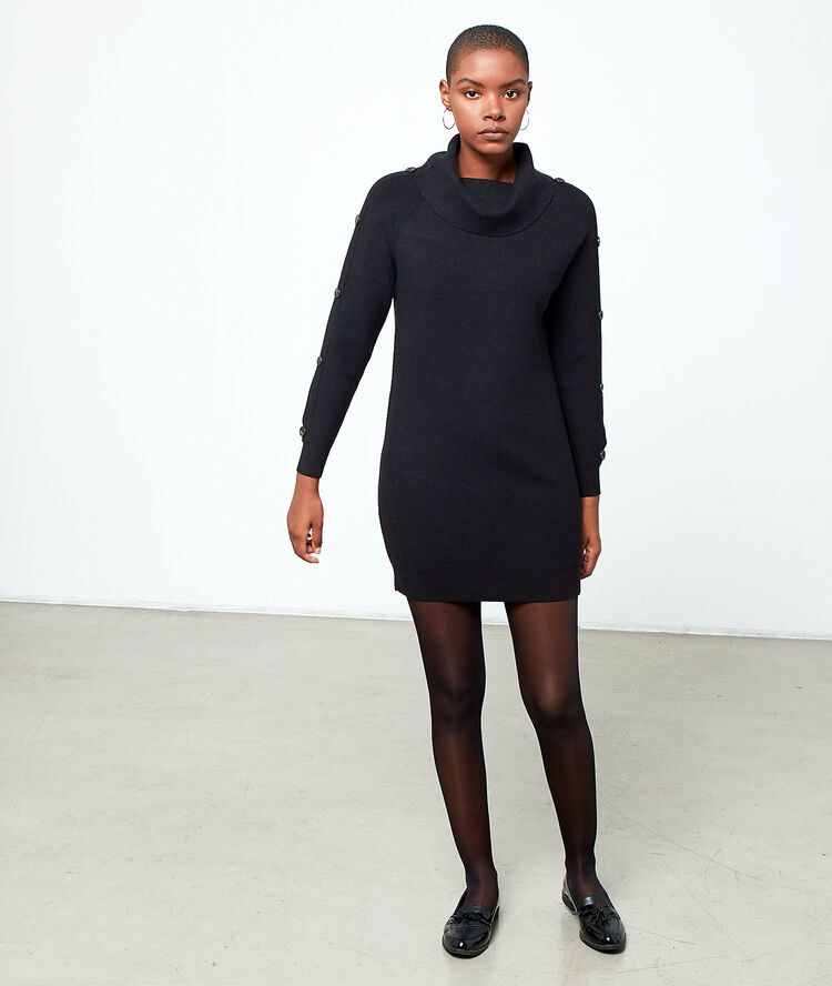 Vestido suéter cuello alto negro.