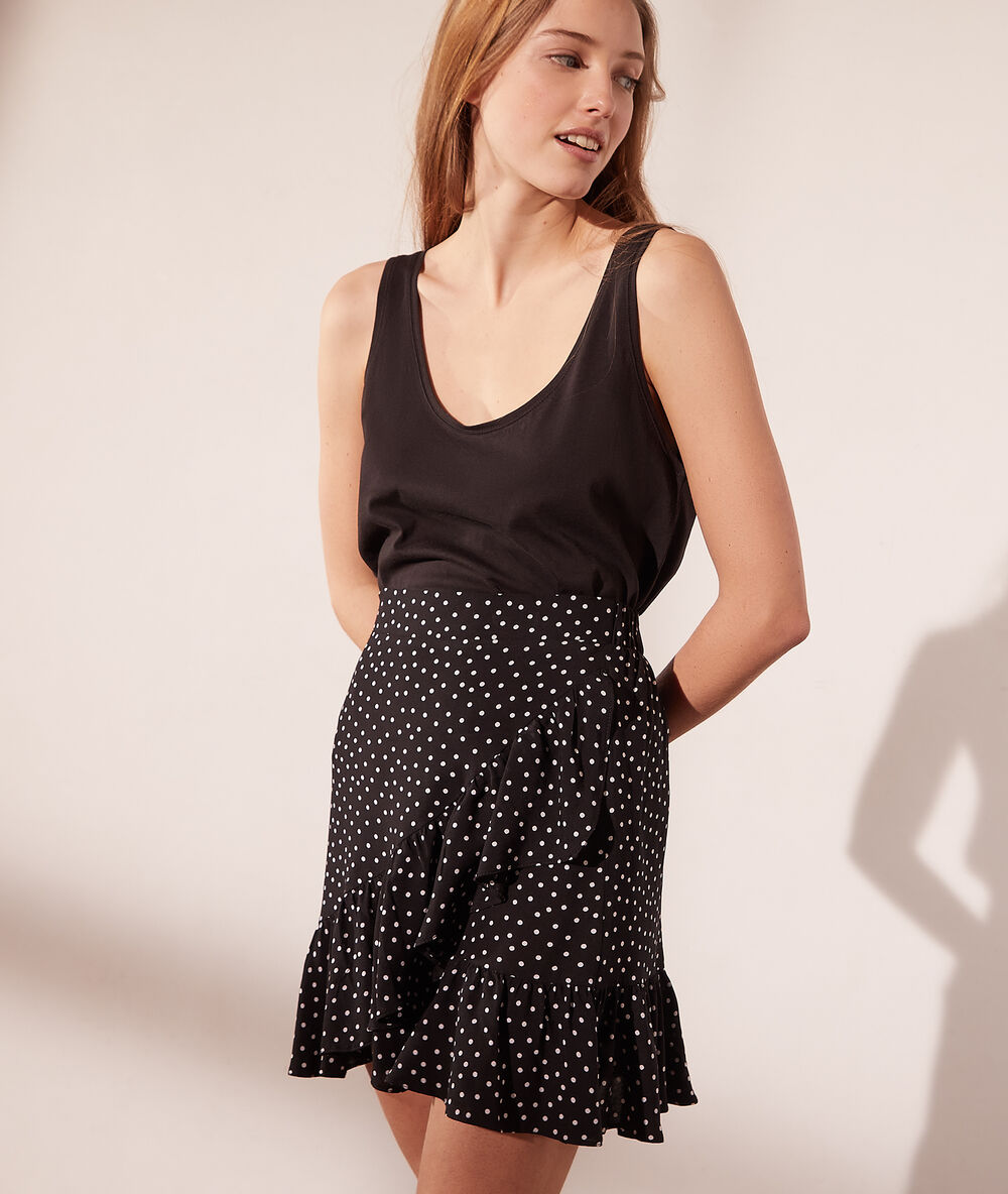 Falda estampado de lunares negro.