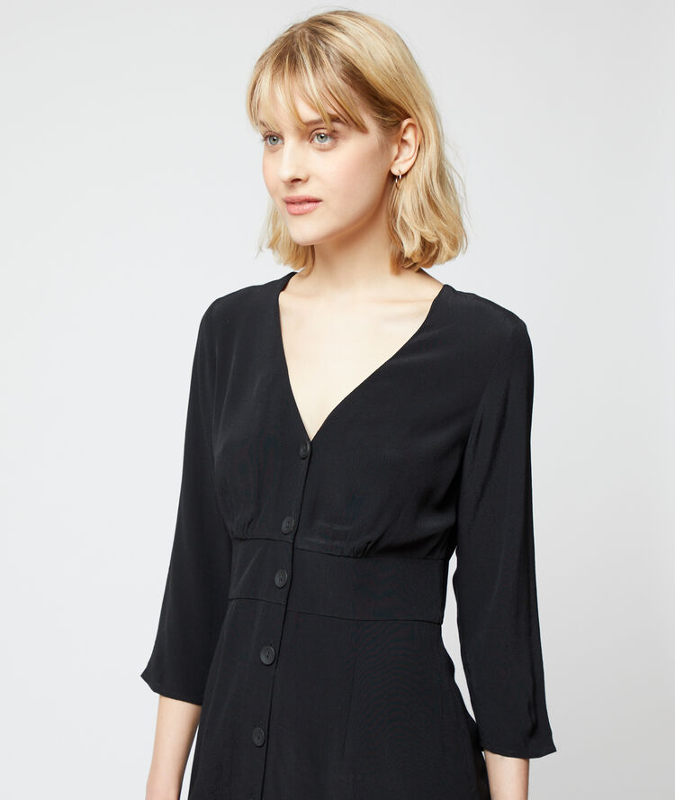 Vestido vaporoso abotonado negro.