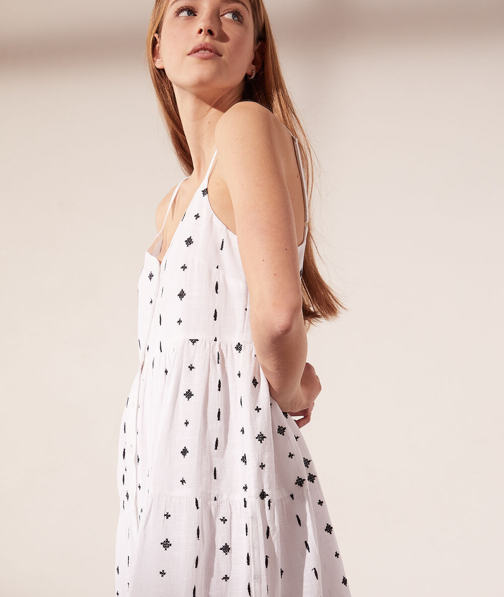 Vestido corto de tirantes blanco.