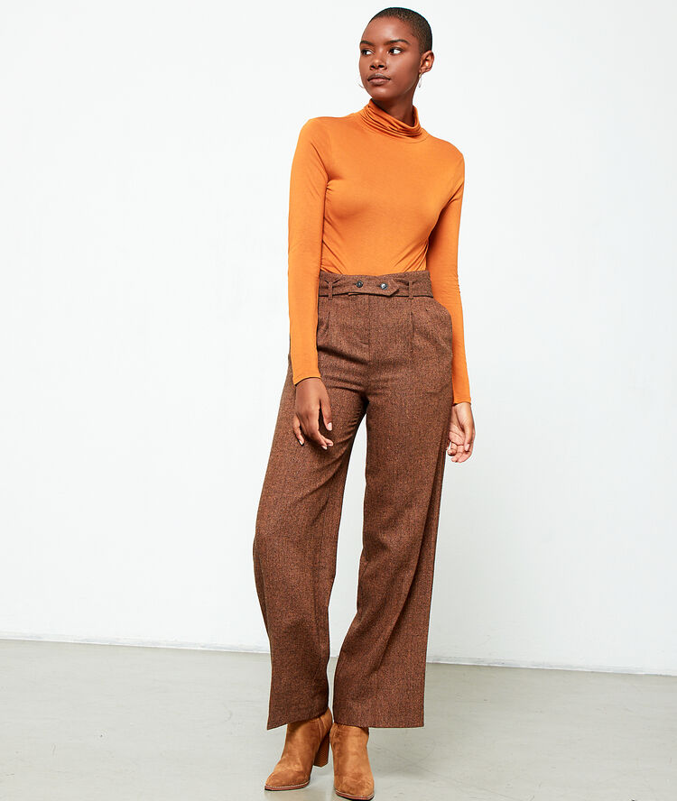 Camiseta cuello alto c.ocre.