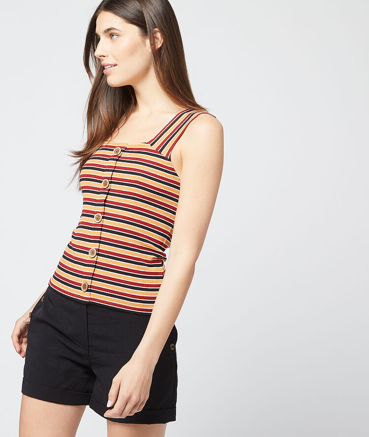 Camiseta a rayas ocre.