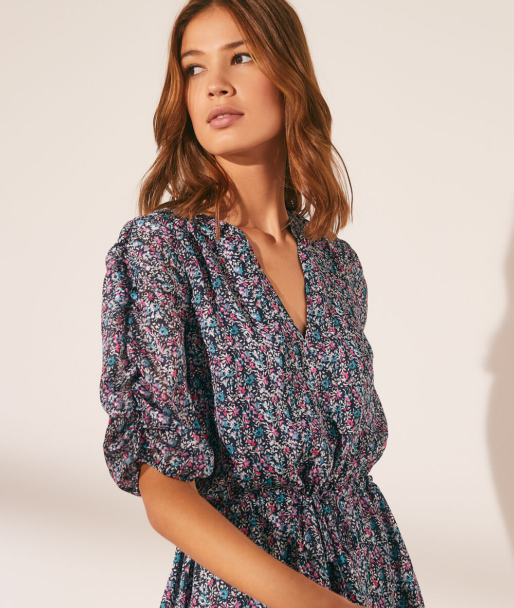 Vestido estampado floral azul.