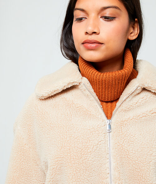 Blouson effet peau lainée beige rose.