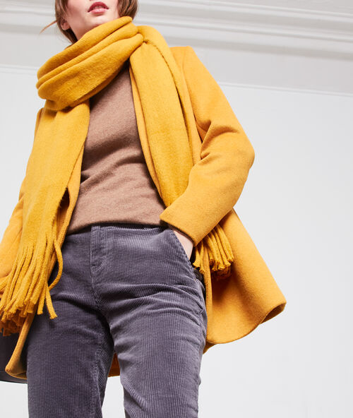 Bufanda lisa con flecos c.ocre.