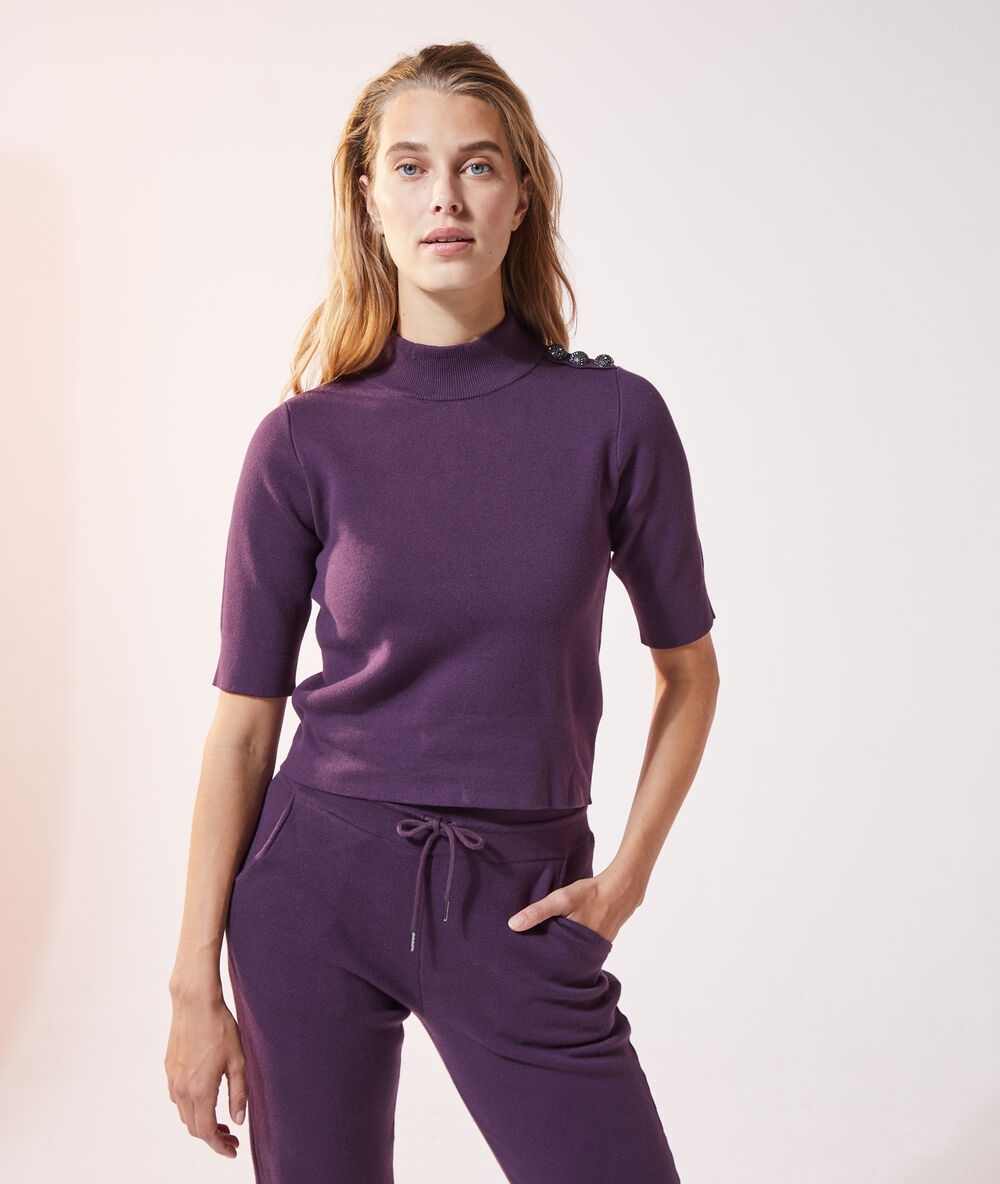 Jersey fino con botones laterales ciruela.
