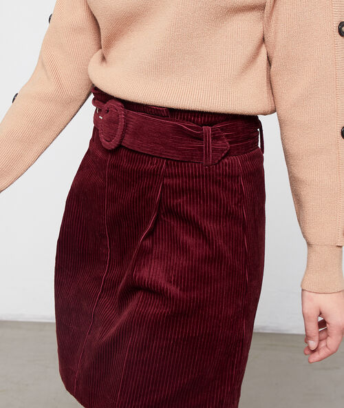 Jupe en velours côtelé avec ceinture burdeos.