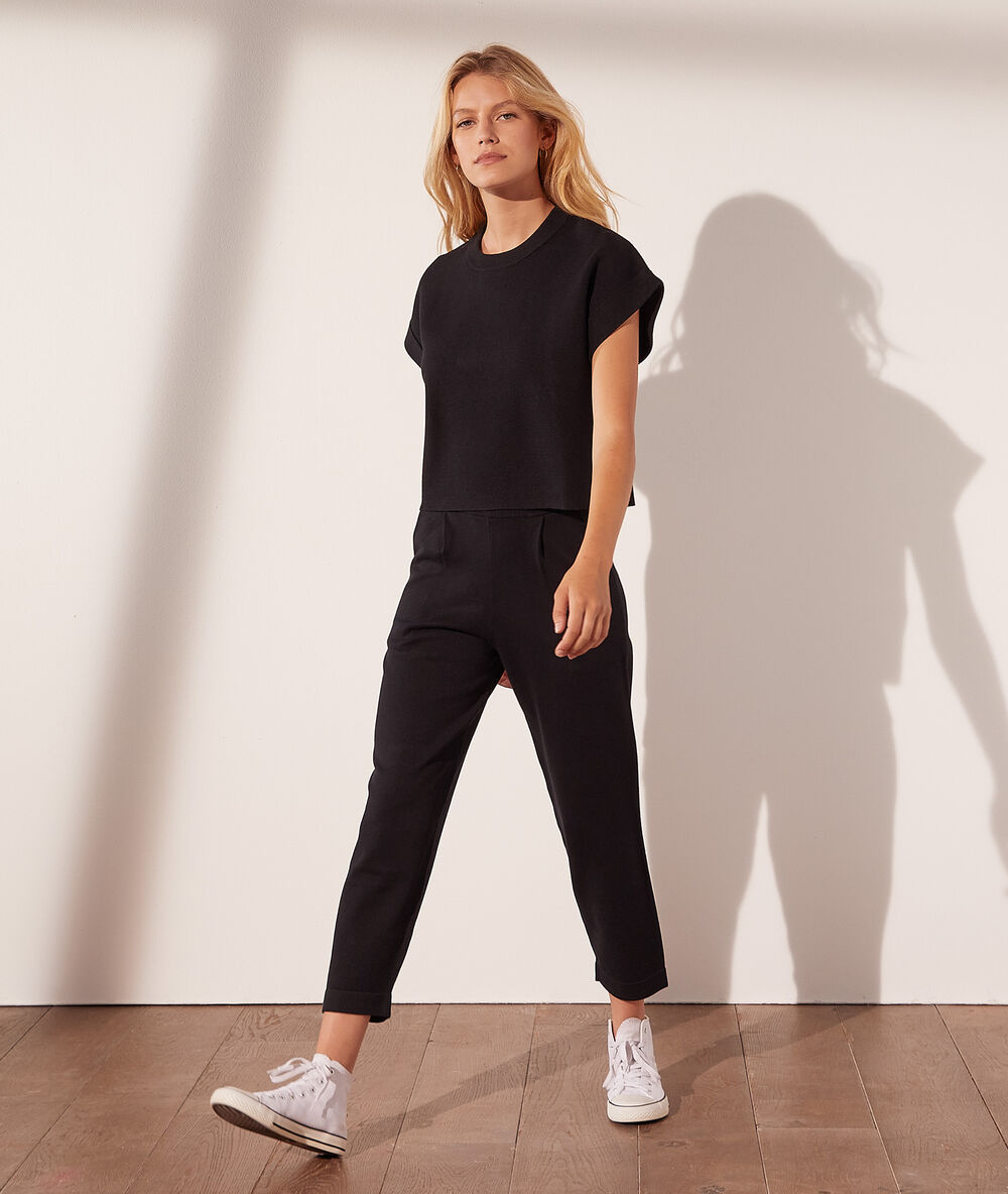 Pantalón jogger negro.