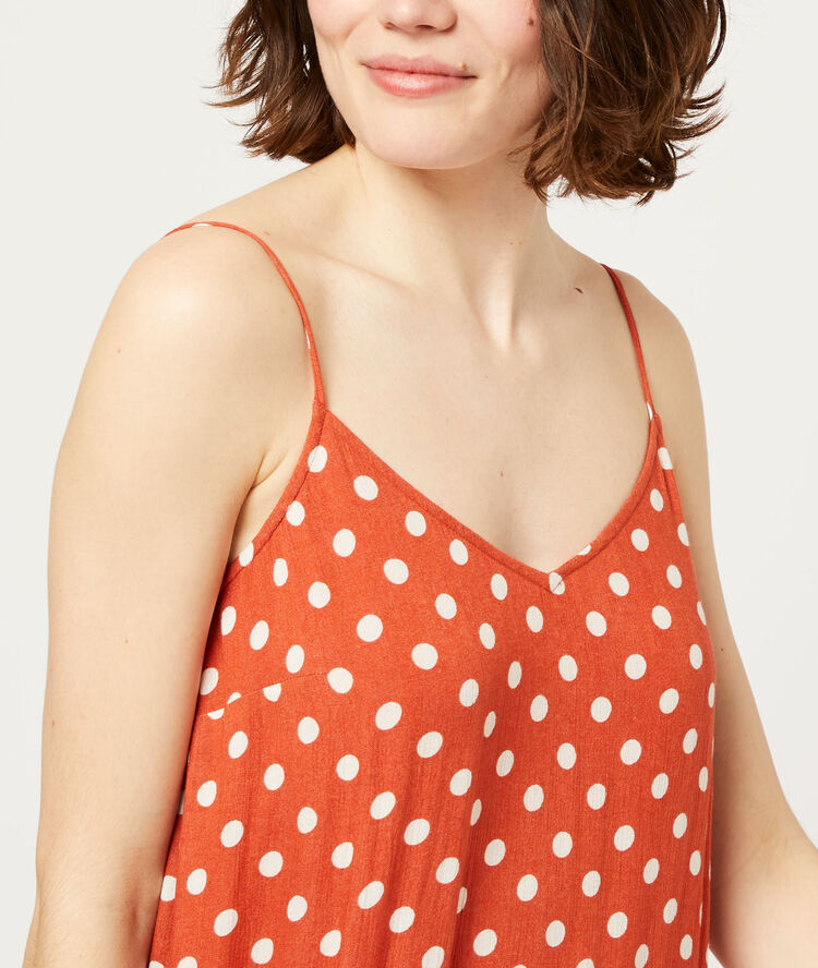 Vestido largo ancho, escote en la espalda rojo teja.