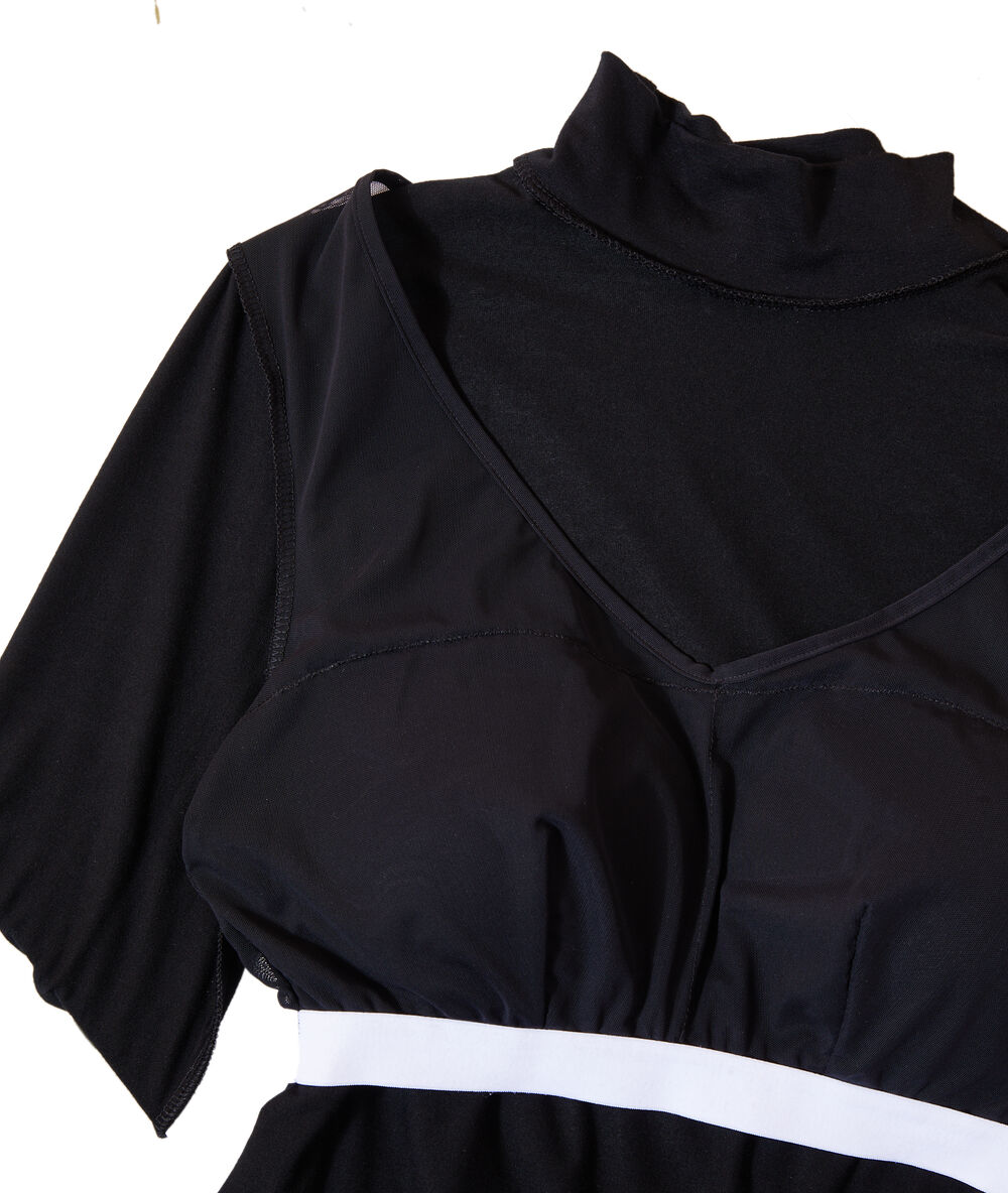 Body cuello alto 2 en 1 con top integrado negro.