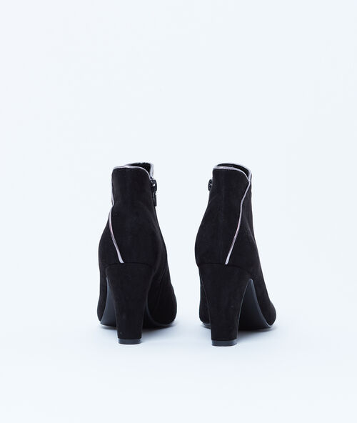 Botines con tacón de franjas metalizadas negro.