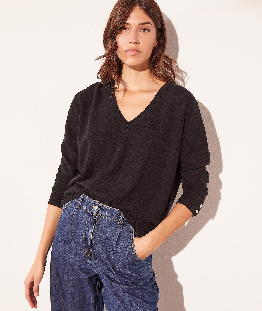 Jersey escote en v cachemira negro.