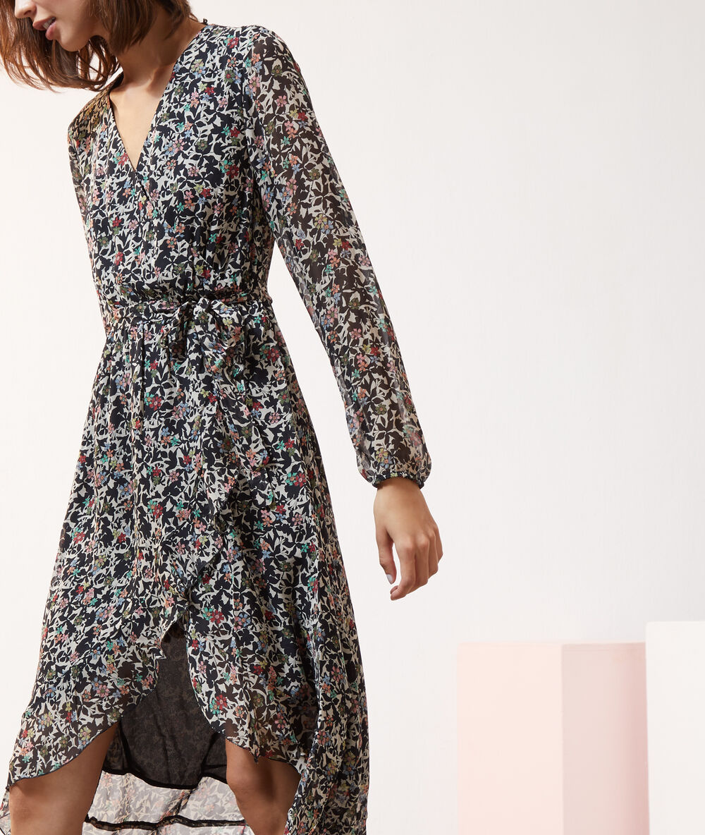 Vestido vaporoso estampado floral negro.