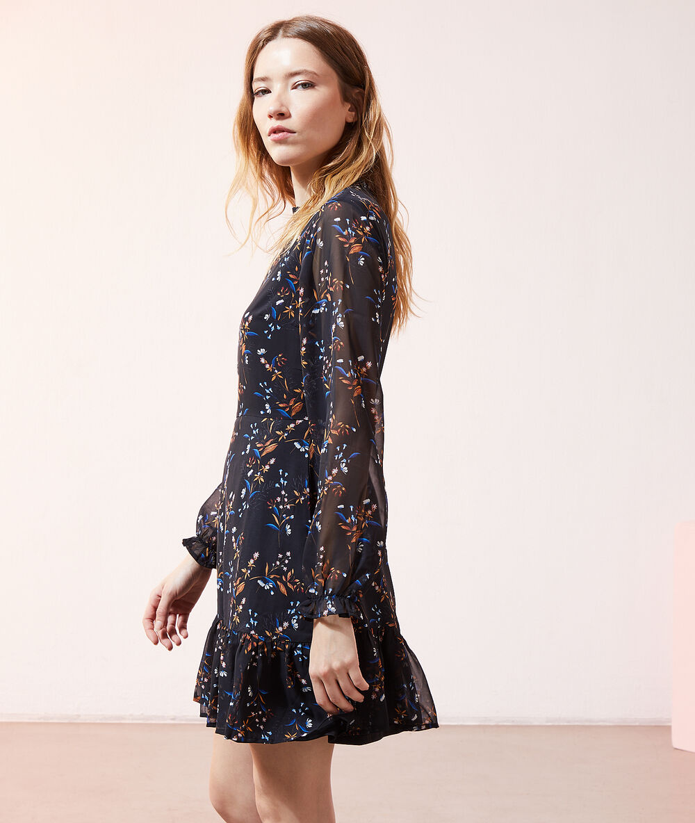 Vestido estampado floral negro.