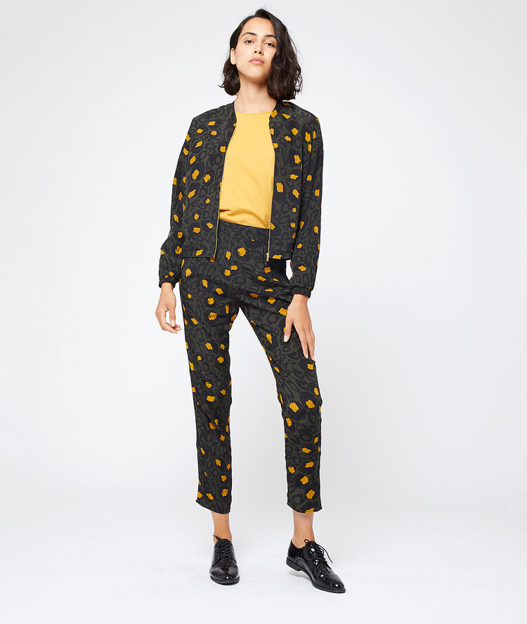 Chaqueta bomber estampada de hojas bronce.