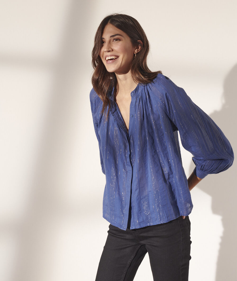Blusa vaporosa, finas rayas azul.
