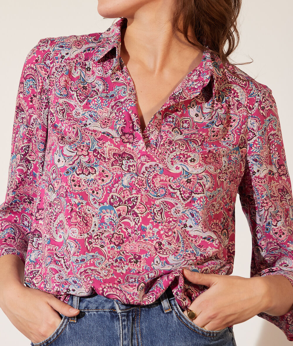 Blusa estampado floral fucsia.