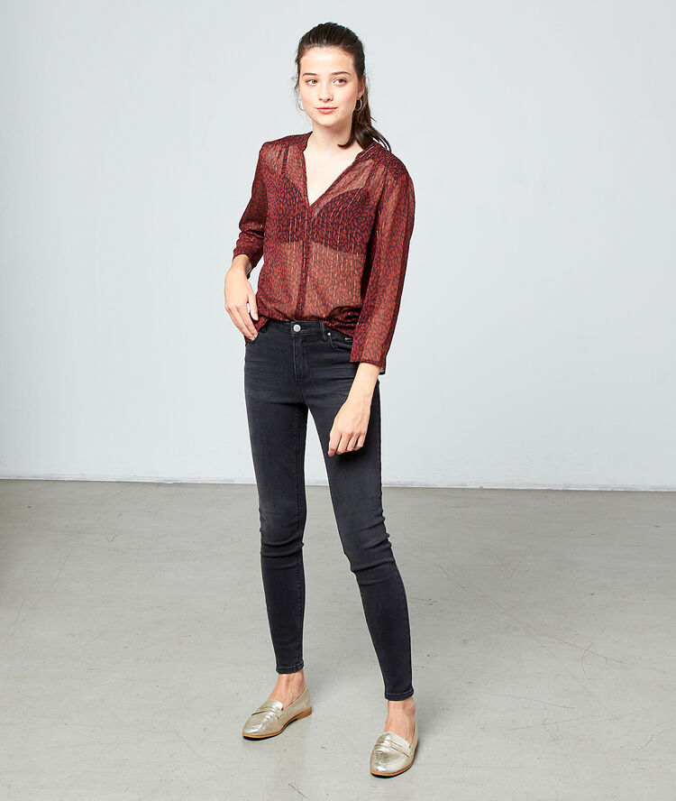 Blusa efecto transparente rojo.