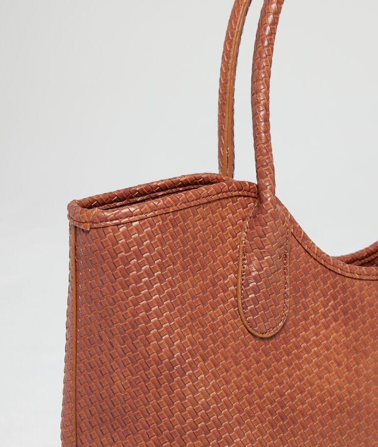 Bolso capazo efecto trenzado sabana.