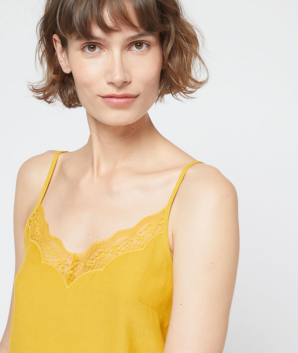 Camisola escotada con encaje Camisola escotada con encaje