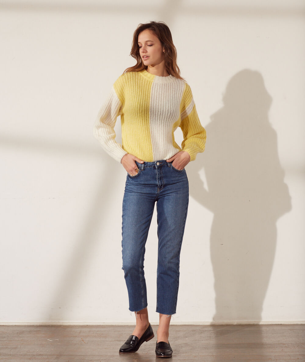 Jersey bicolor amarillo pálido.