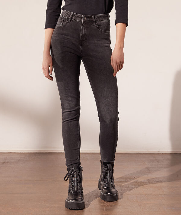 Pantalón vaquero estrecho Pantalón vaquero estrecho