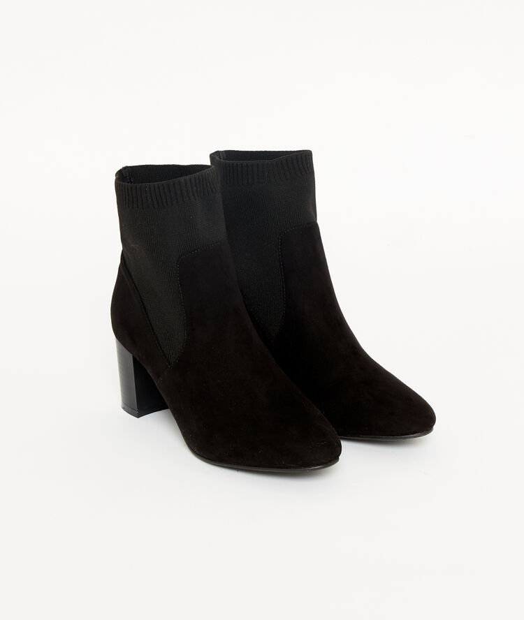 Botines de talón negro.
