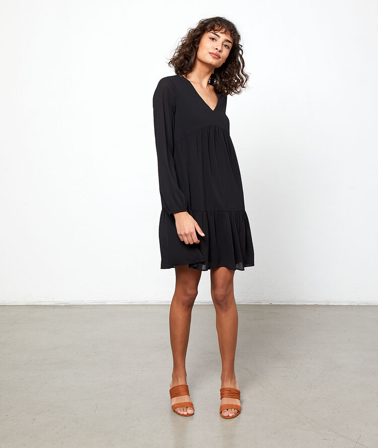 Vestido vaporoso liso negro.