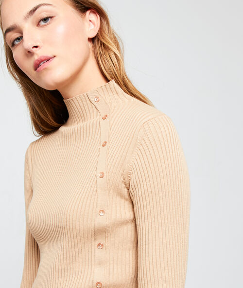 Su&eacute;ter acanalado cuello alto c.camel.