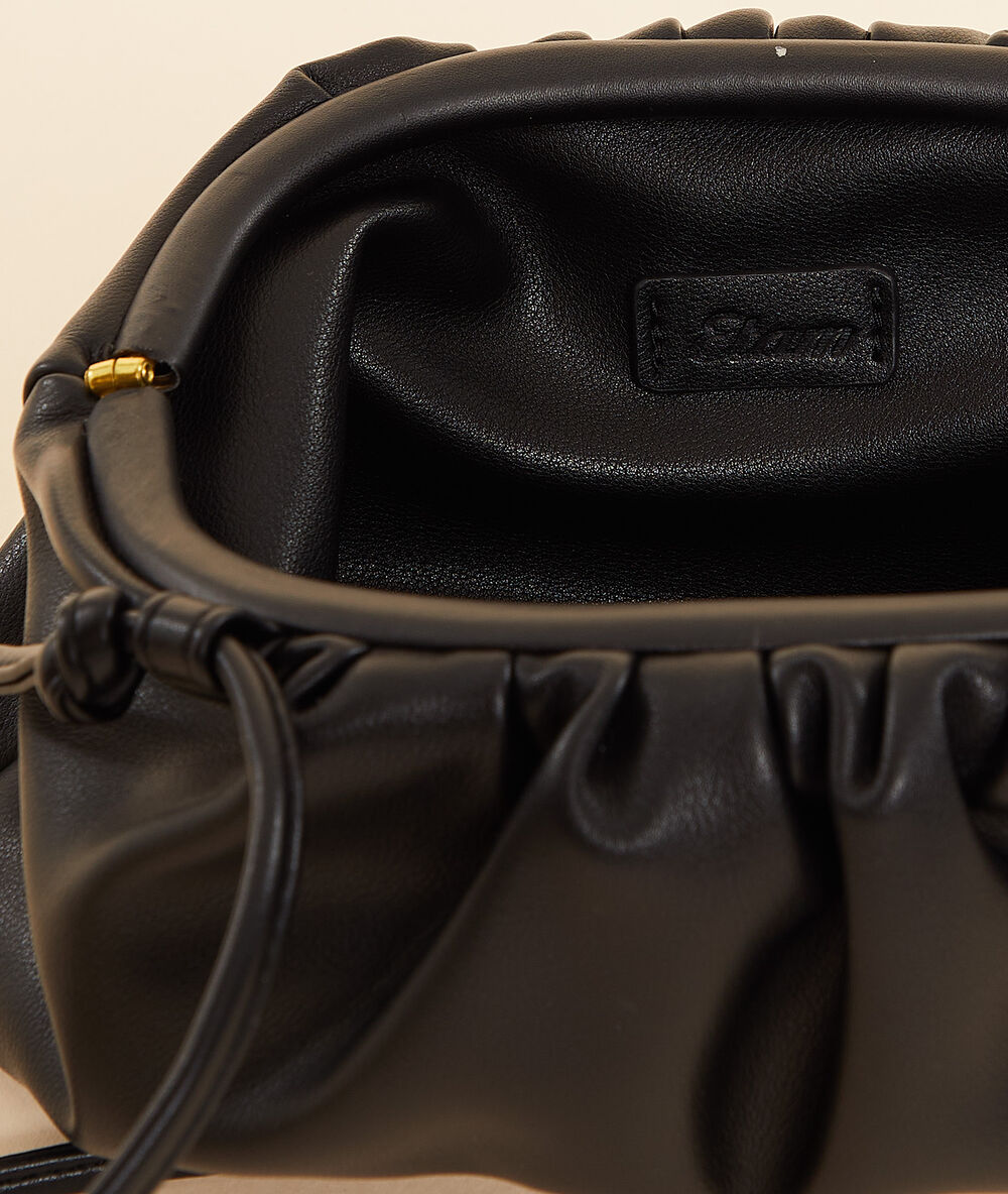 Bolso bandolera negro.
