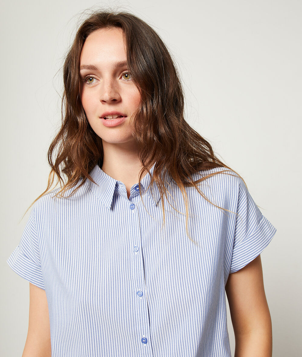 Camisa finas rayas azul noche.