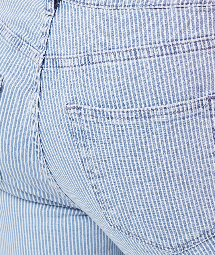 Pantalón ajustado a rayas azul marino.