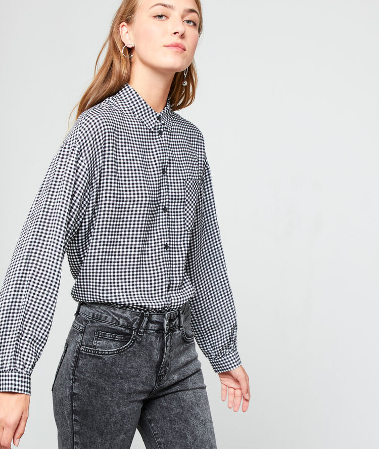 Camisa estampado vichy negro.