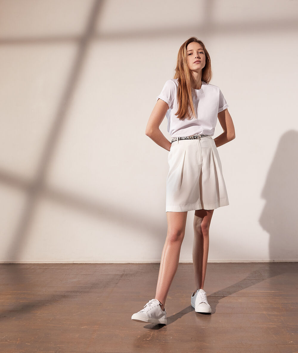 Bermudas talle alto crudo.