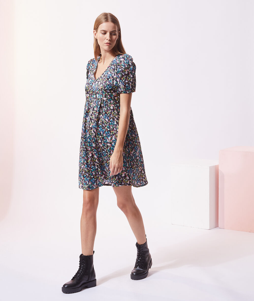 Vestido estampado floral negro.