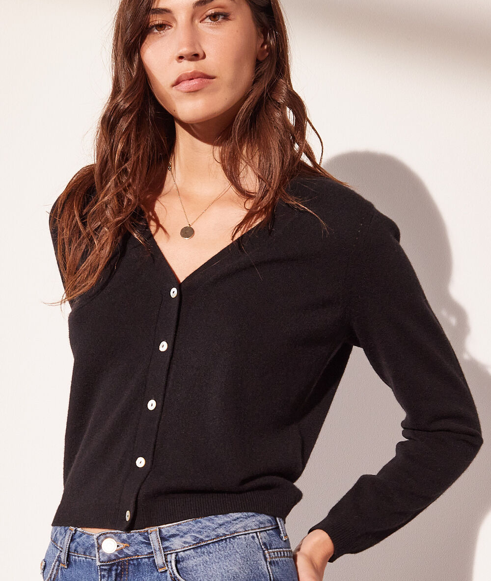 Chaqueta de cachemira negro.